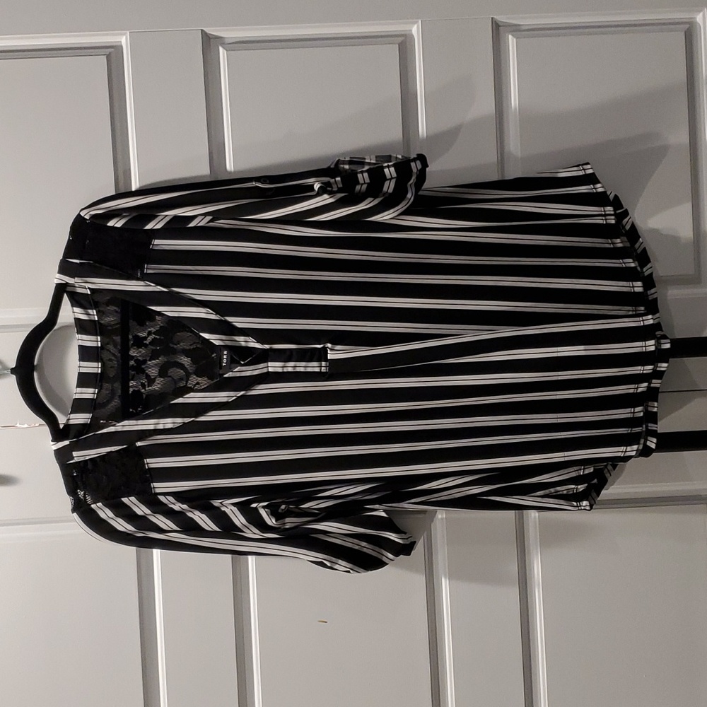 Torrid Blouse with lace back and cuff sleeves size 0